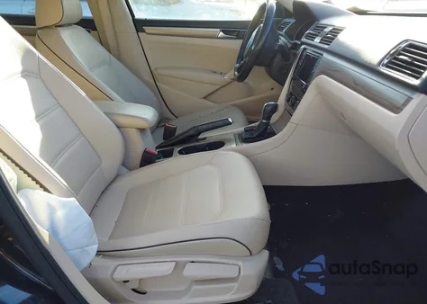 2018 Volkswagen Passat 2.0T Se z USA, uszkodzony, nr VIN 1VWBA7A36JC041589